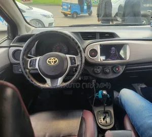 Toyota Yaris 2012 Gray