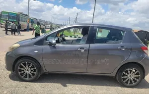 Toyota Yaris 2012 Gray