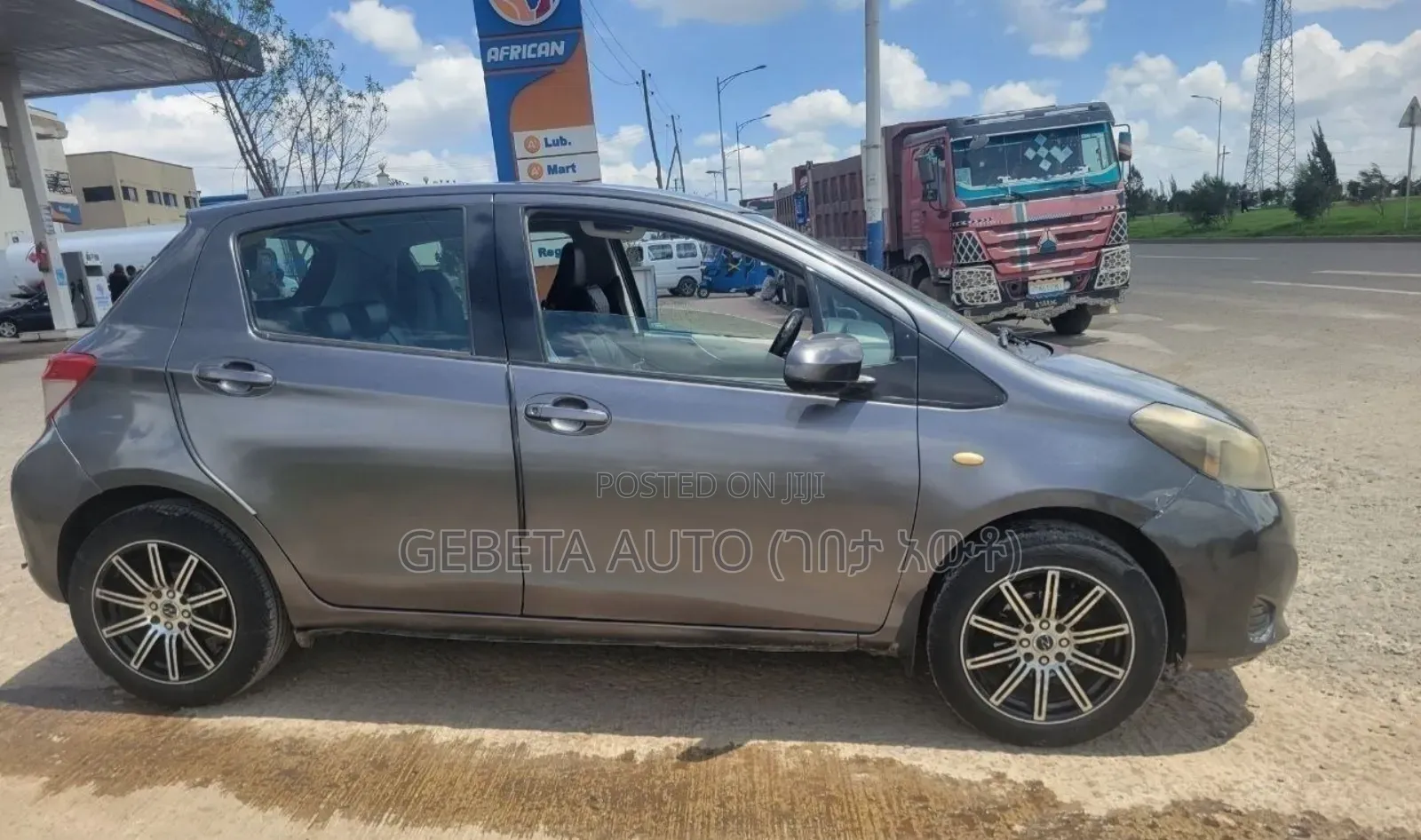 Toyota Yaris 2012 Gray
