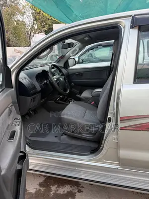 Toyota Hilux SR5 4x4 2014 Gold