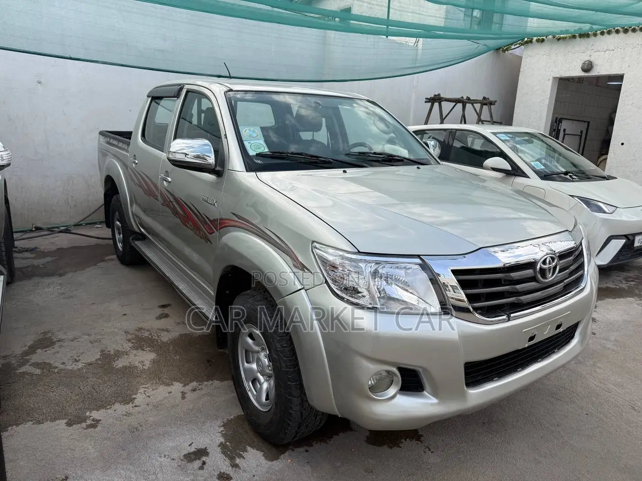 Toyota Hilux SR5 4x4 2014 Gold