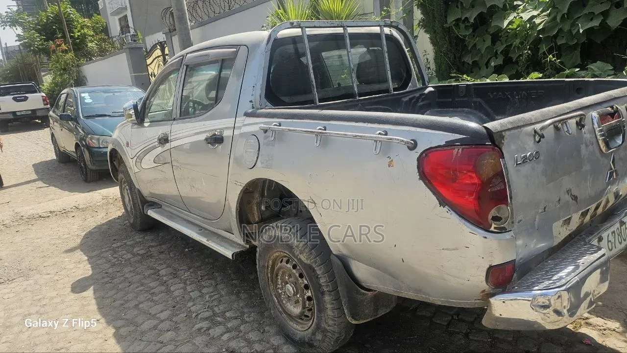 Mitsubishi L200 2007 Silver