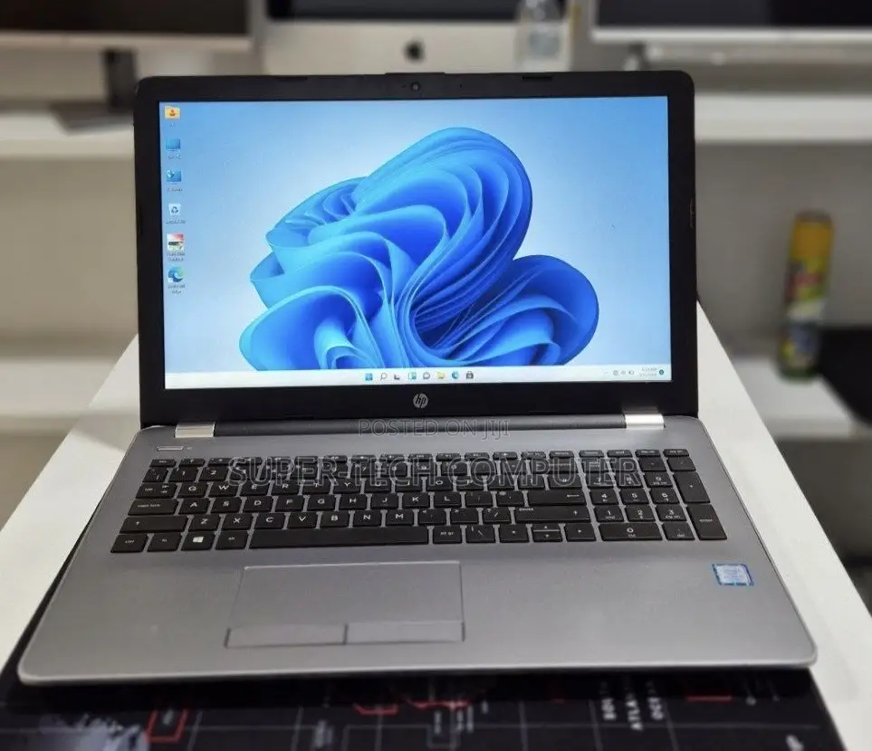 New Laptop HP 250 G6 8GB Intel Core i5 SSD 256GB