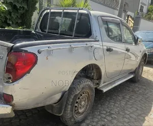 Mitsubishi L200 2007 Silver