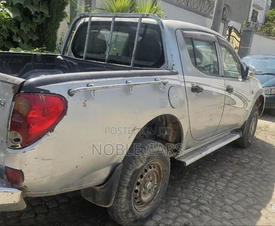 Mitsubishi L200 2007 Silver