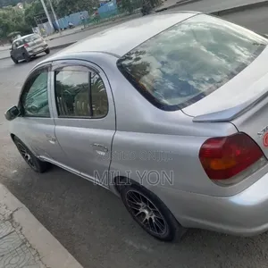 Toyota Platz 2004 Silver