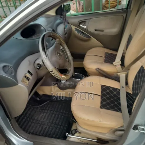 Toyota Platz 2004 Silver
