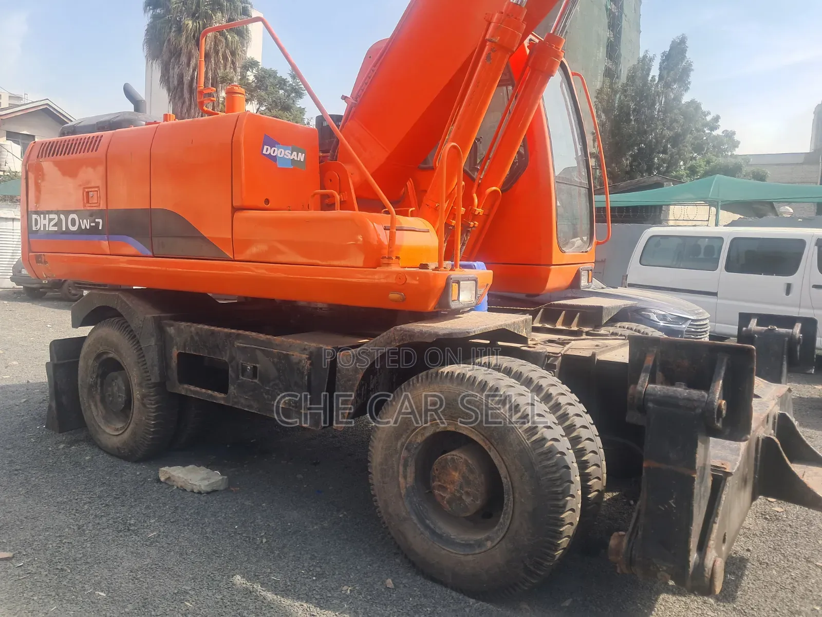 Develone Tyre Excavator