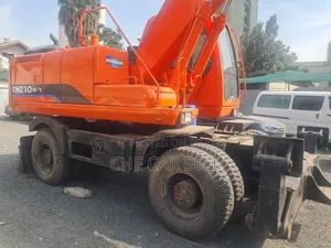 Develone Tyre Excavator