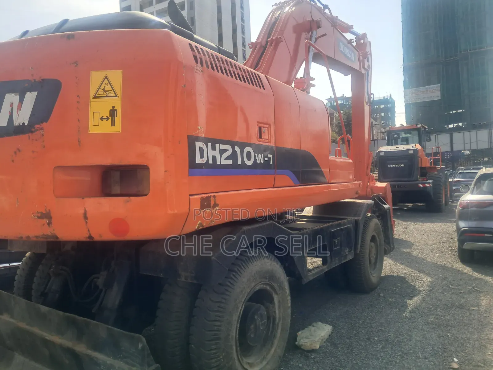 Develone Tyre Excavator