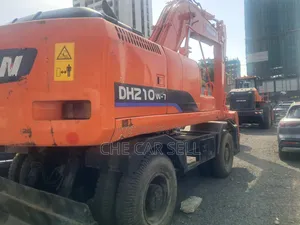 Develone Tyre Excavator