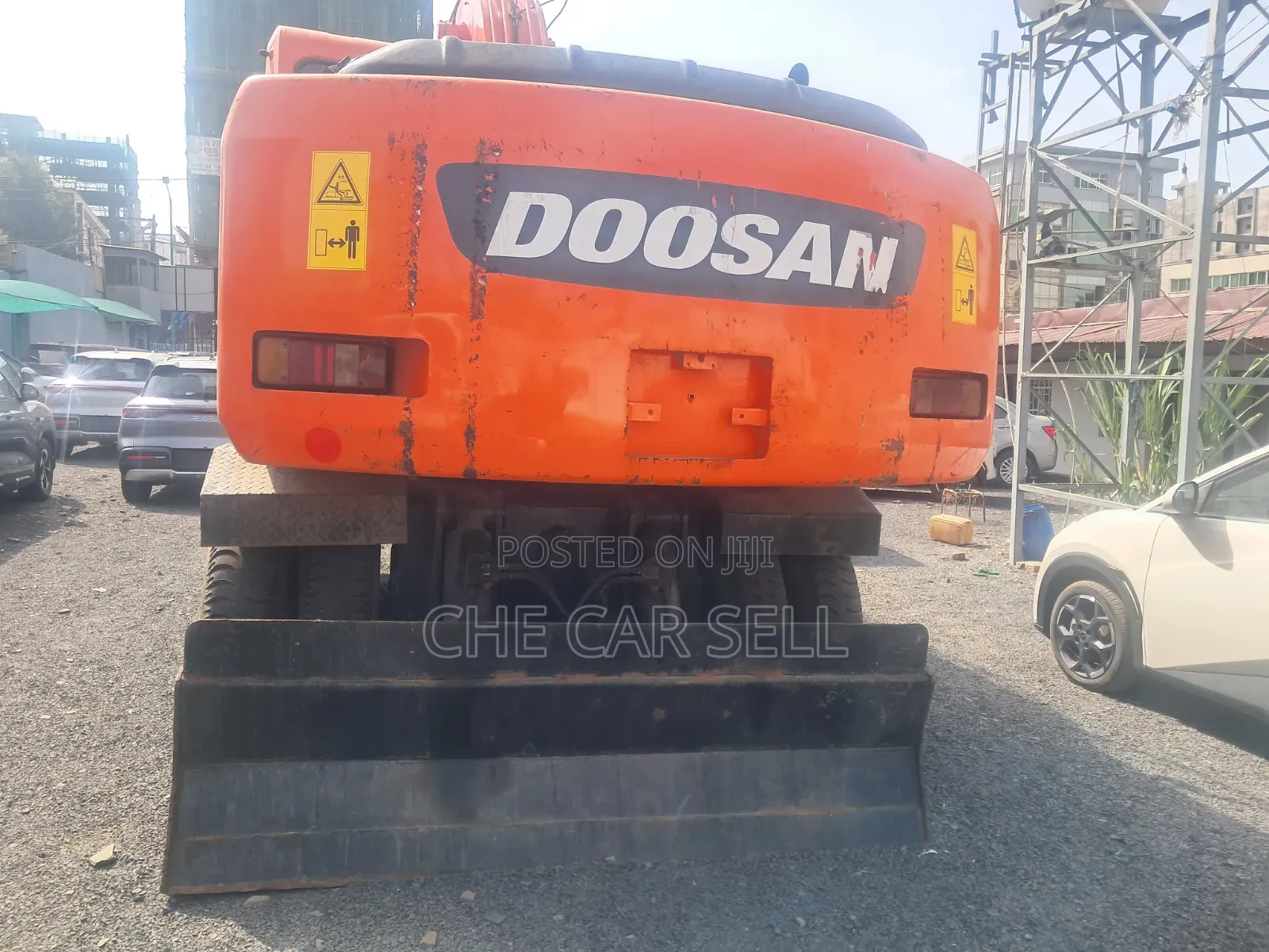 Develone Tyre Excavator