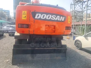 Develone Tyre Excavator