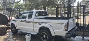 Toyota Hilux 2010 White
