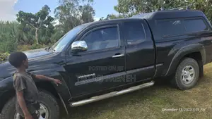 Toyota Tacoma 4dr Access Cab 4WD 6.1 ft. SB (2.7L 4cyl 4A) 2015 Black