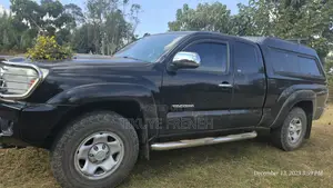 Toyota Tacoma 4dr Access Cab 4WD 6.1 ft. SB (2.7L 4cyl 4A) 2015 Black