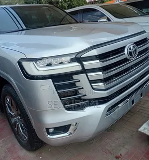 Toyota Land Cruiser 2022 Silver