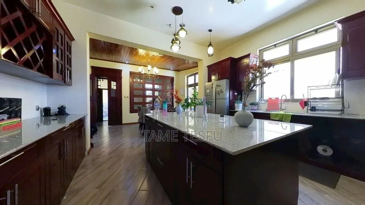 Furnished 8bdrm House in ሀያት ዞን, Bole for sale