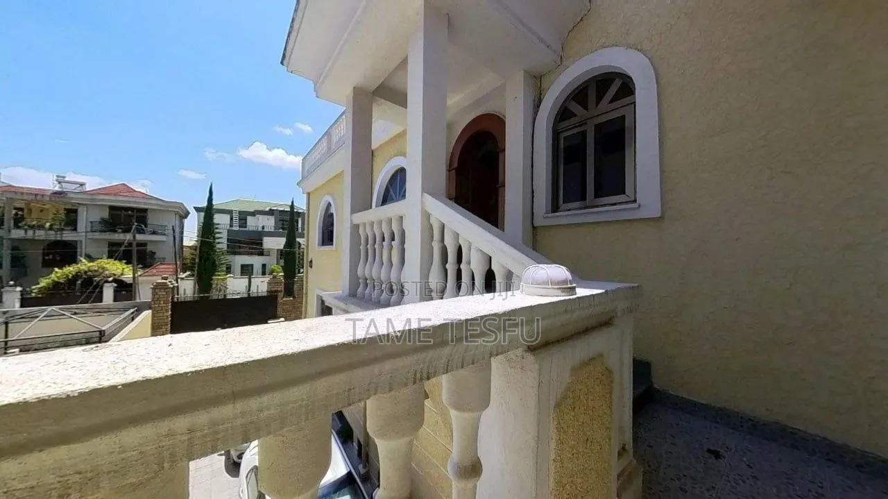 Furnished 8bdrm House in ሀያት ዞን, Bole for sale