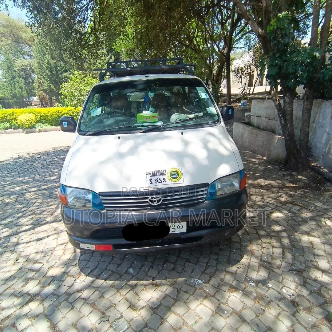 Toyota HiAce 2003 White