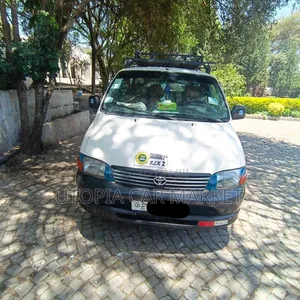Toyota HiAce 2003 White