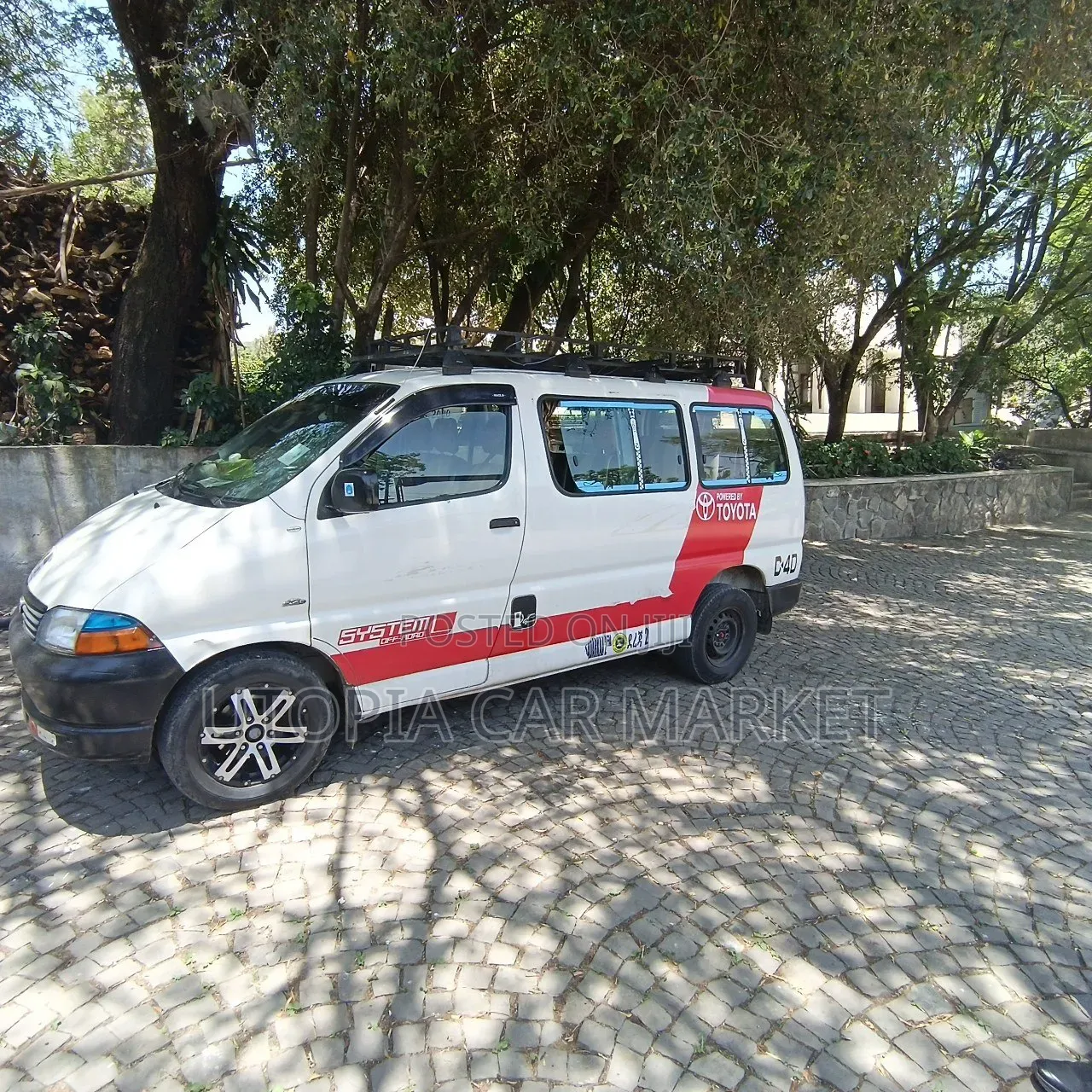 Toyota HiAce 2003 White