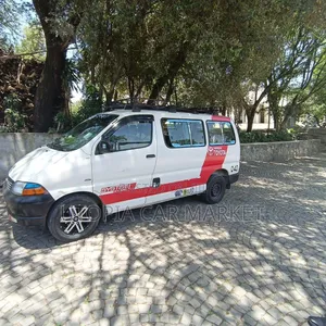 Toyota HiAce 2003 White