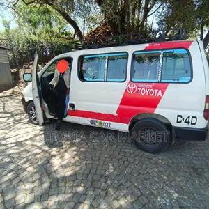 Toyota HiAce 2003 White