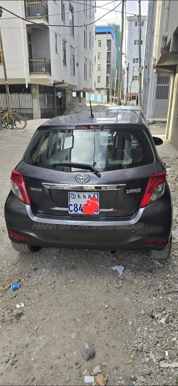Toyota Yaris 2012 Gray
