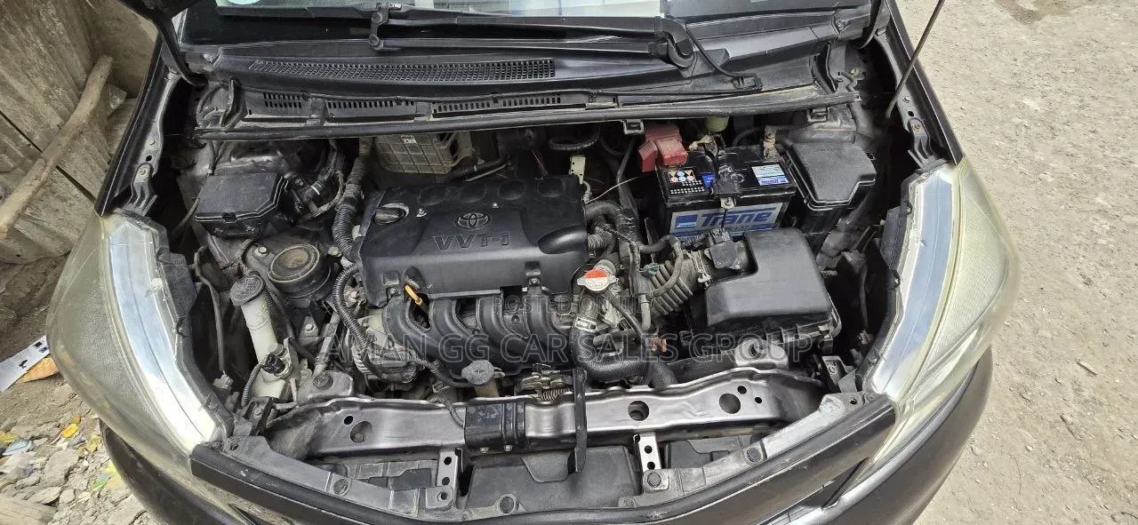 Toyota Yaris 2012 Gray