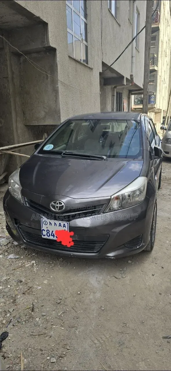 Toyota Yaris 2012 Gray