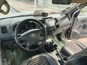 Toyota Hilux 2017 Silver