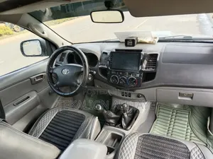 Toyota Hilux 2017 Silver