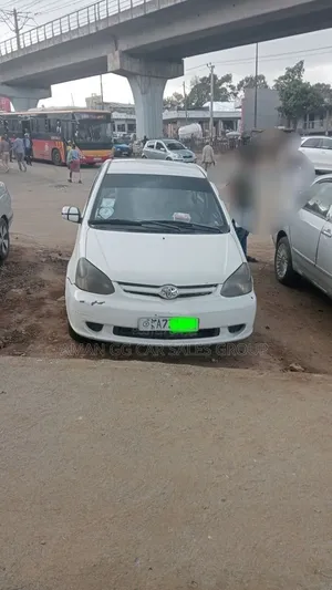 Toyota Platz 2004 White