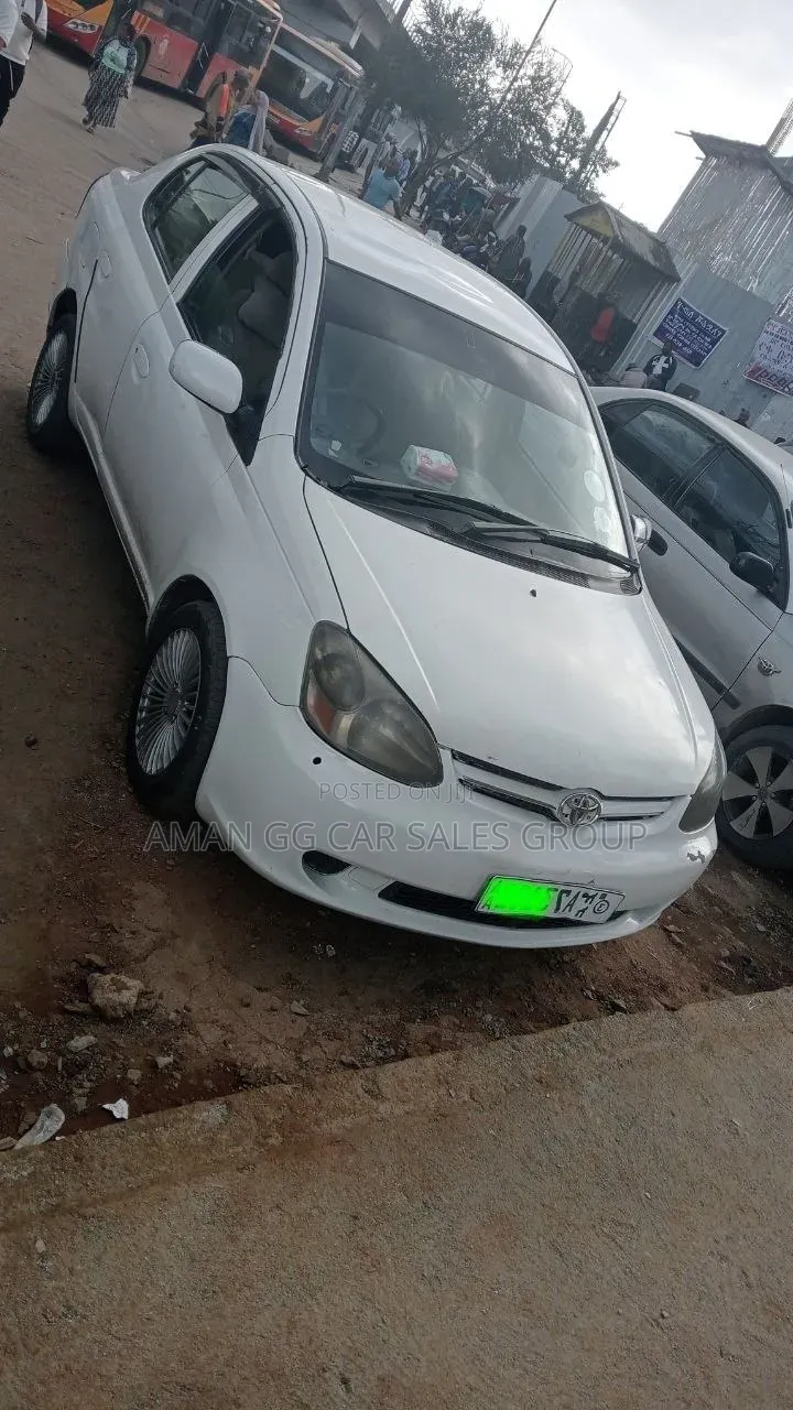 Toyota Platz 2004 White
