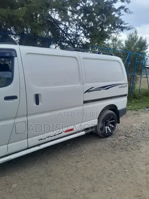 Toyota HiAce 2004 White
