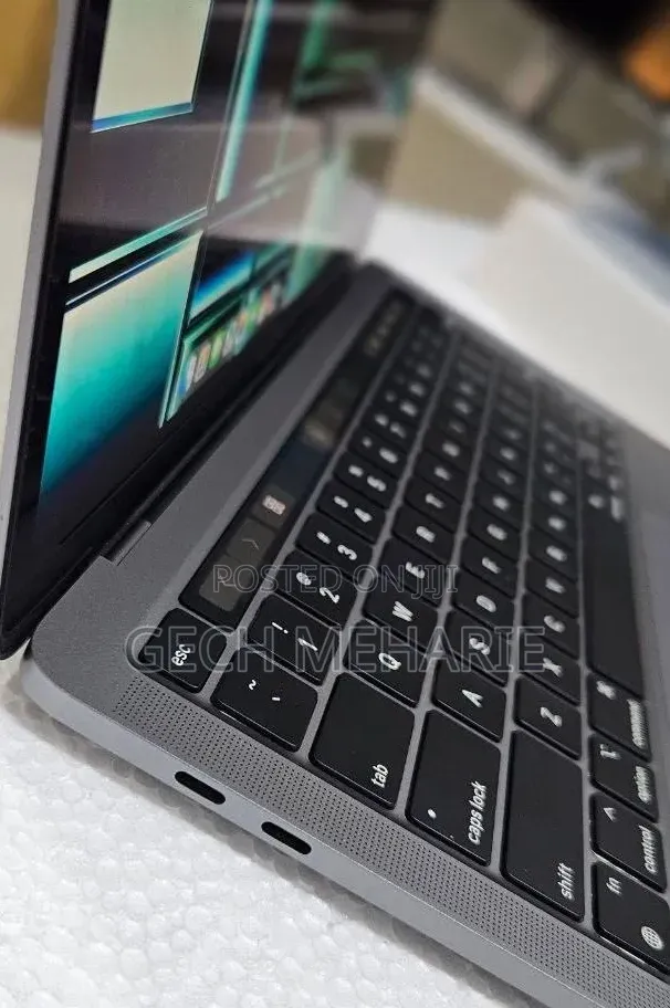 New Laptop Apple MacBook Pro 2022 M2 8GB Apple M2 SSD 256GB