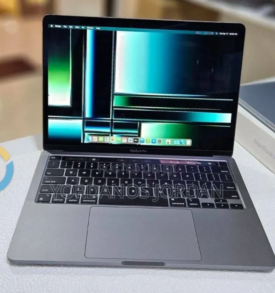 New Laptop Apple MacBook Pro 2022 M2 8GB Apple M2 SSD 256GB
