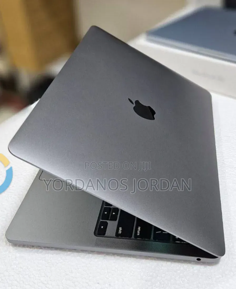 New Laptop Apple MacBook Pro 2022 M2 8GB Apple M2 SSD 256GB