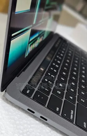 New Laptop Apple MacBook Pro 2022 M2 8GB Apple M2 SSD 256GB