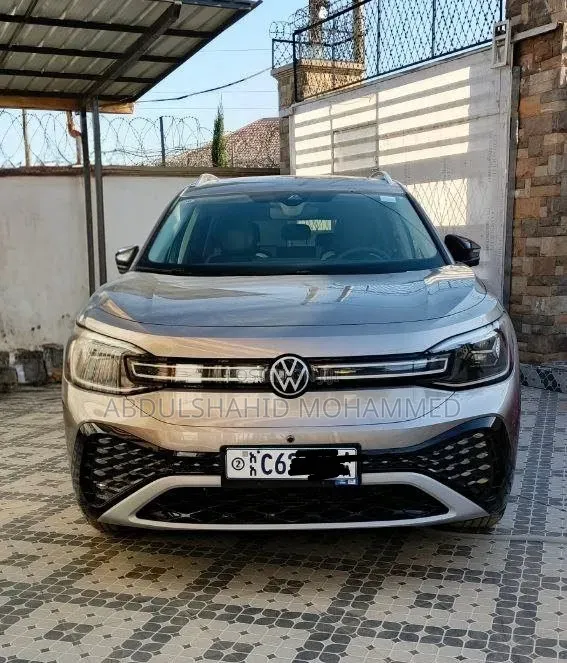 Volkswagen ID.6 2024 Gold