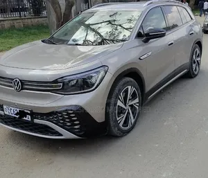 Volkswagen ID.6 2024 Gold