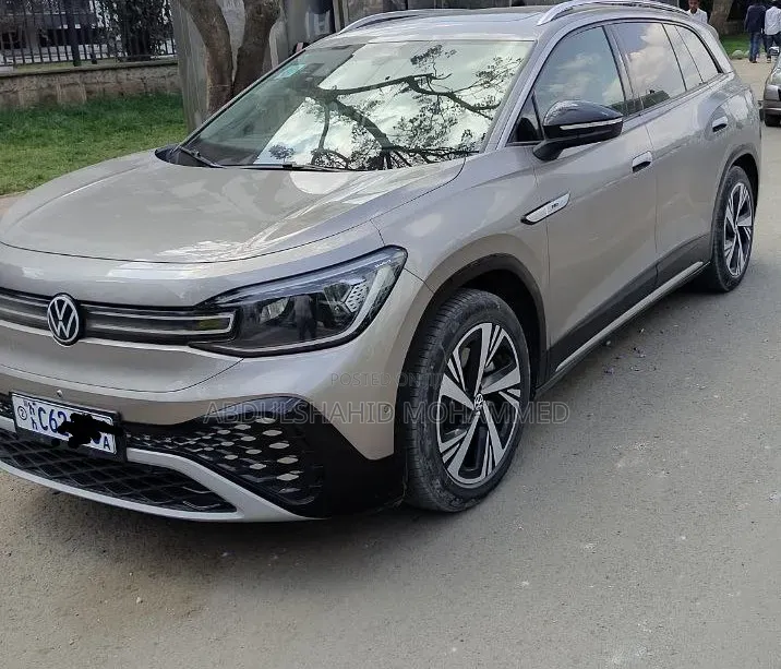 Volkswagen ID.6 2024 Gold