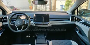 Volkswagen ID.6 2024 Gold