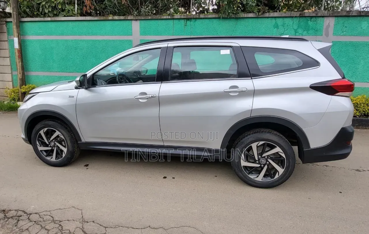 Toyota Rush 2021 Silver