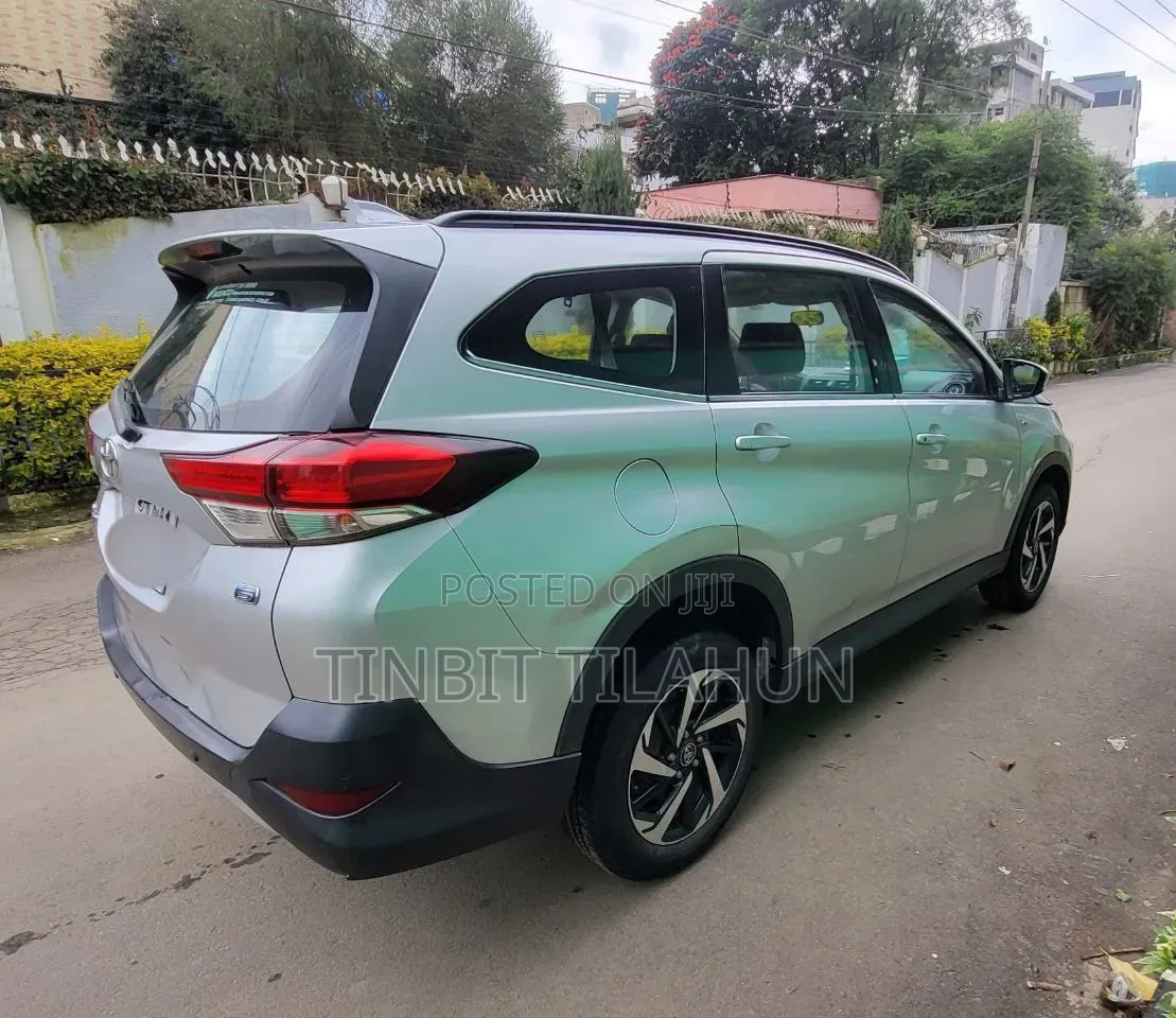 Toyota Rush 2021 Silver