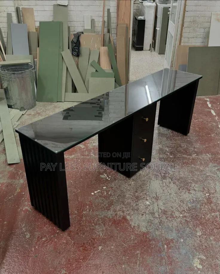 Nail Table