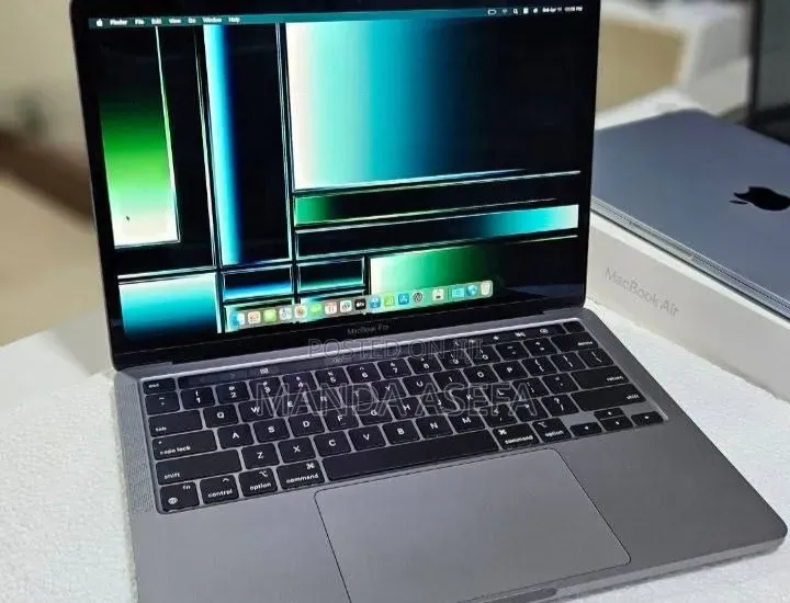 New Laptop Apple MacBook Pro 8GB Apple M2 SSD 256GB