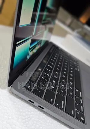New Laptop Apple MacBook Pro 2022 M2 8GB Apple M2 SSD 256GB