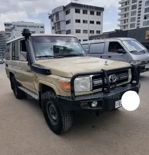 Toyota Land Cruiser 2013 Gold